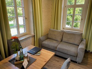 Double Room, Garden View | Living area