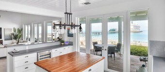 Barefoot Haven-4 Bedroom Beachfront Home- RWBimini/Bimini Bay Community