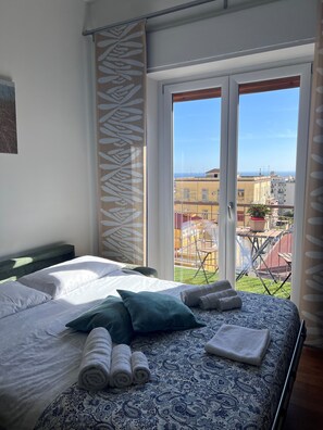 4 bedrooms, in-room safe, desk, iron/ironing board