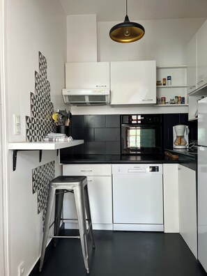 Micro-ondes, four, plaque de cuisson, lave-vaisselle