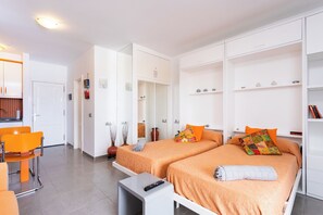 Bügeleisen/Bügelbrett, WLAN, Bettwäsche