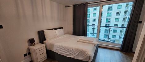 2 bedrooms, iron/ironing board, Internet, bed sheets