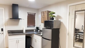 茶具/咖啡用具、冰箱、微波炉、炉灶