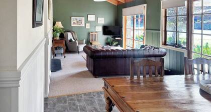 Jamieson Cottage 1 - By the River