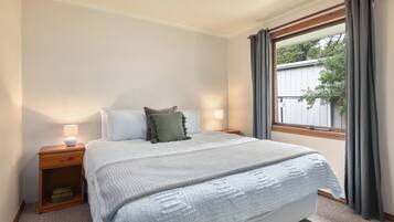 8 Schlafzimmer, Reisekinderbett, kostenloses WLAN, Bettwäsche