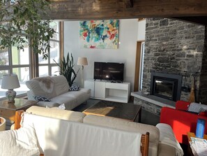 Smart TV, fireplace - Magnificient view on the St-Lawrence river with private beach (Lévis)