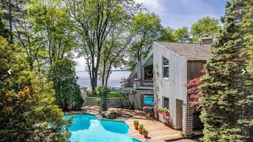 Alberca al aire libre y alberca climatizada