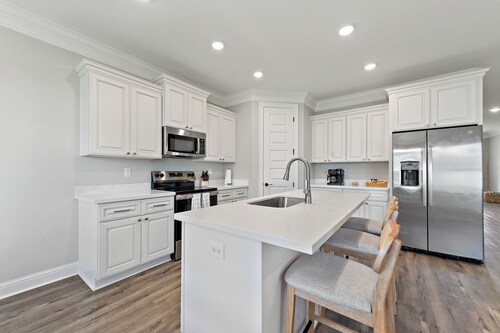 The Coral Reef Estate - 5 bd/ 3 bath