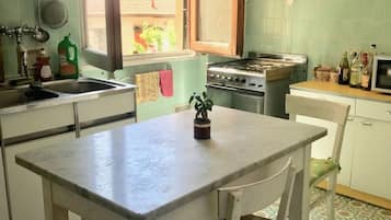 Microwave, oven, cookware/dishes/utensils