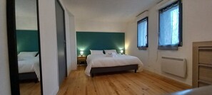 4 Schlafzimmer, Bügeleisen/Bügelbrett, kostenloses WLAN, Bettwäsche