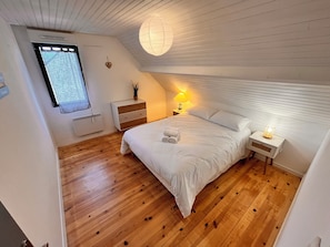 4 Schlafzimmer, Bügeleisen/Bügelbrett, kostenloses WLAN, Bettwäsche
