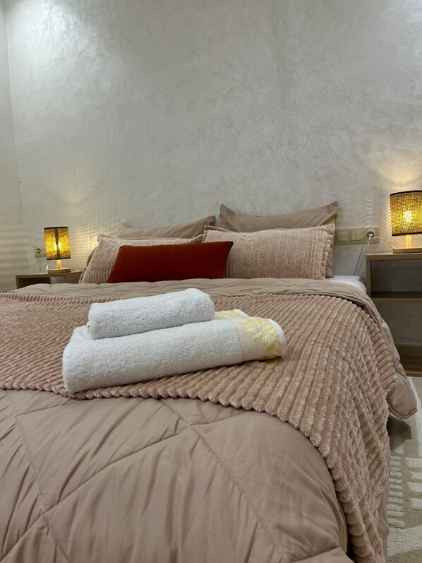 WiFi, bed sheets