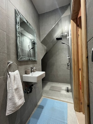 Shower, towels