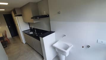 冰箱、微波炉、炉灶、厨具/餐具