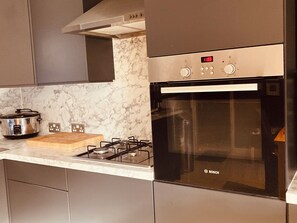 Micro-ondes, four, plaque de cuisson, lave-vaisselle