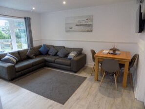 Cabin, 3 Bedrooms, Smoking | Living room - Cosy Cabin Retreat in Ilfracombe, North Devon (Ilfracombe)