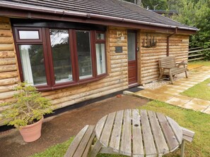 Cabin, 3 Bedrooms, Smoking | Outdoor dining