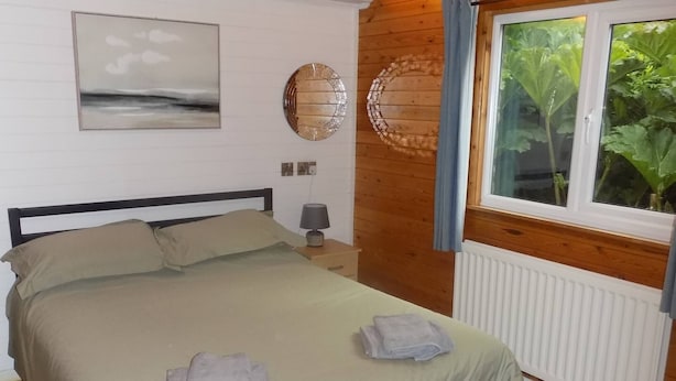 Cabin, 3 Bedrooms, Smoking - Cosy Cabin Retreat in Ilfracombe, North Devon (Ilfracombe)