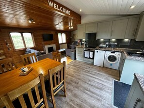 Cabin, 3 phòng ngủ, hút thuốc, bồn tắm nước nóng | Giặt ủi