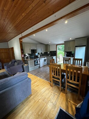 Cabane, 3 chambres, fumeur, bain à remous | Intérieur