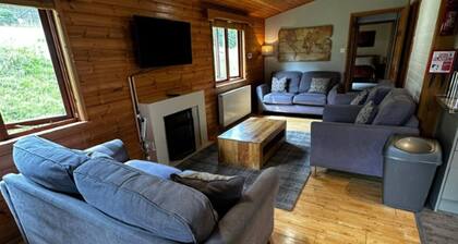 Serene Watermouth Cabin Retreat With Hot Tub & Stunning Coastal Views