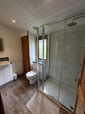 Cabaña, 3 habitaciones, para fumadores, hidromasaje | Baño
