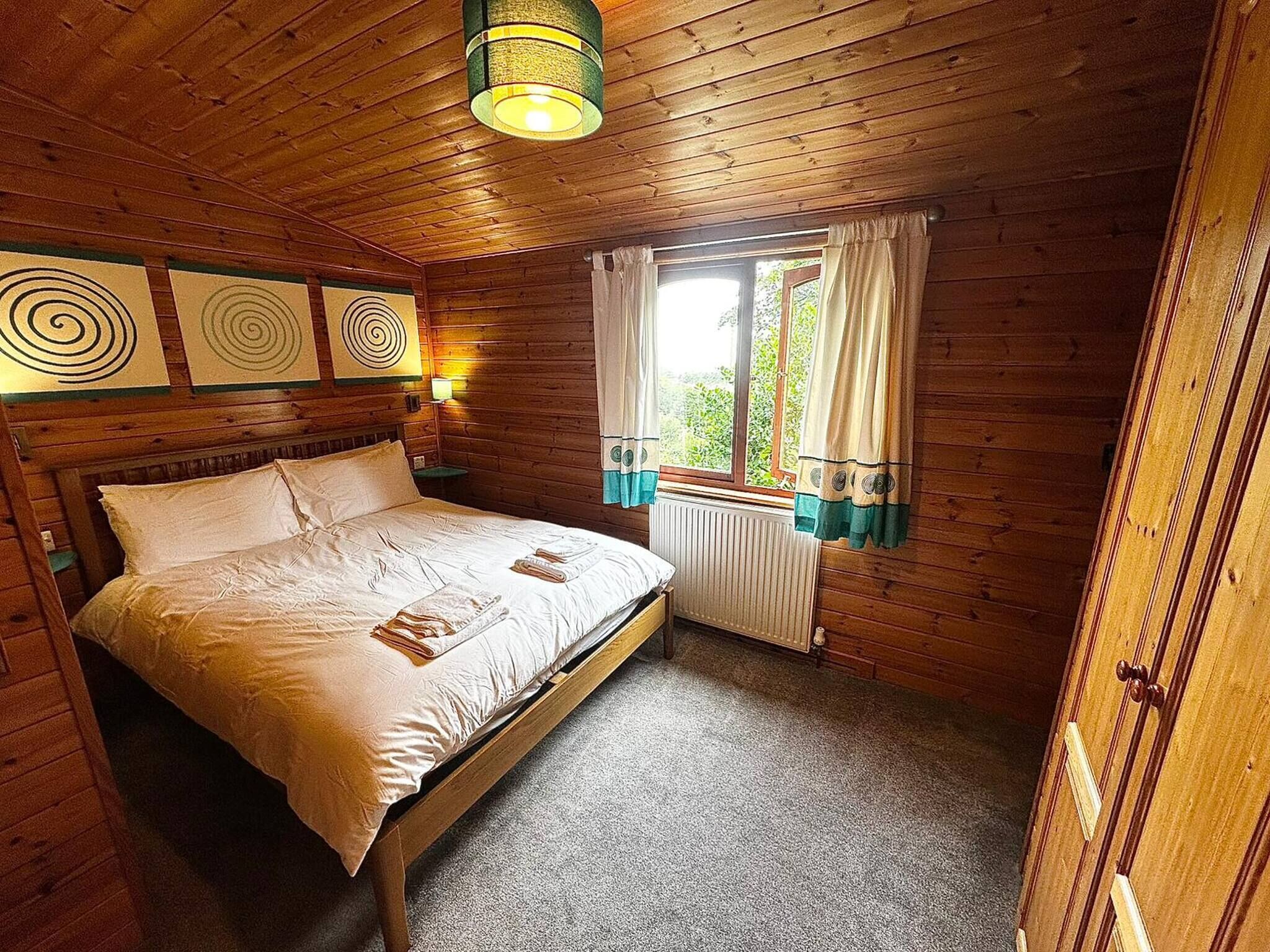 Cabin, 3 Bedrooms, Smoking, Hot Tub | 3 bedrooms
