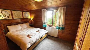 Cabin, 3 Bedrooms, Smoking, Hot Tub | 3 bedrooms