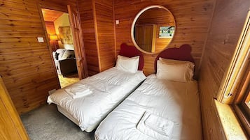 Cabin, 3 Bedrooms, Smoking, Hot Tub | 3 bedrooms