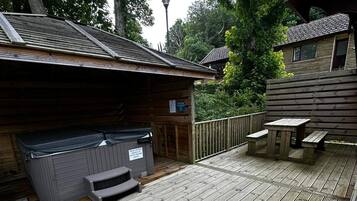 Cabin, 3 Bedrooms, Smoking, Hot Tub | Outdoor dining