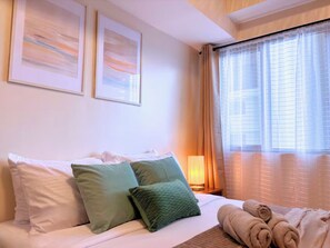 1 bedroom, iron/ironing board, WiFi, bed sheets - NEW & Cozy Studio in Cebu! With WiFi, Gym, & Pool—Walk to IT Park! (Cebu City)
