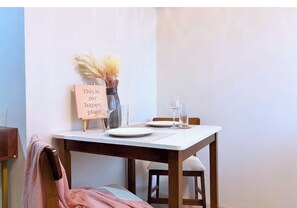 Dining - NEW & Cozy Studio in Cebu! With WiFi, Gym, & Pool—Walk to IT Park! (Cebu City)