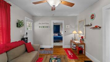 2 quartos, ferros/tábuas de passar roupa, Wi-Fi, roupa de cama