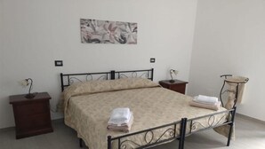 A bedroom with a bed, a nightstand, a lamp, and a wall-mounted artwork. - In Posticastello ideal for a relaxing stay with family or company (Castelluccio Superiore)