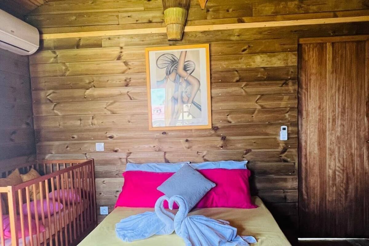 Bungalou Deluxe, balcó | Habitacions insonoritzades, planxa i posts de planxar i wifi gratuïta 