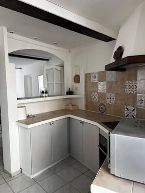 Microondas, horno, placa de cocina, lavavajillas