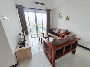 Apartment, Balcony, Sea View | Living area