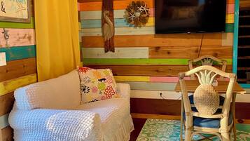 Smart TV, books, stereo