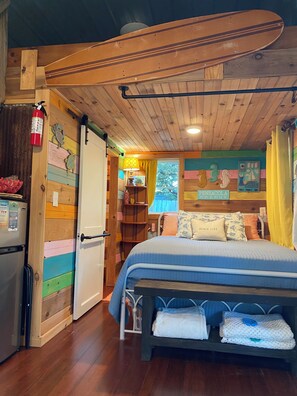 2 bedrooms, free WiFi, bed sheets - Perdido Surf Shack- a unique tiny home close to Perdido Key Beach and NAS (Pensacola)