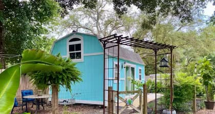 Perdido Surf Shack- a unique tiny home close to Perdido Key Beach and NAS