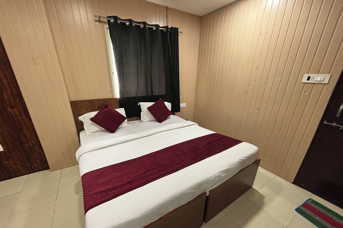 Quarto casal luxo | Escrivaninha, Wi-Fi de cortesia