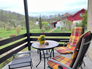 Terrace/patio - Vacation home on the Rennsteig directly on the Rennsteig, near the Wartburg, surrounded by greenery (Gerstungen)