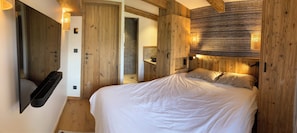 4 bedrooms, WiFi, bed sheets