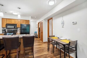 Appartamento, letti multipli, balcone, vista giardino (The Greenview Haven) | Ristoranti