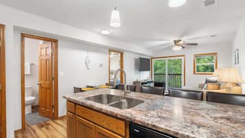Condo, Multiple Beds, Balcony, Garden View (The Greenview Haven) | Interior