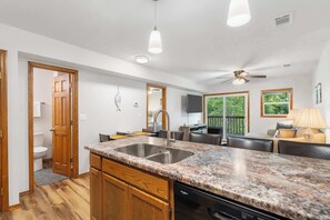 Condo, Multiple Beds, Balcony, Garden View (The Greenview Haven) | Interior