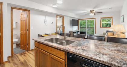 The Greenview Haven: Cozy For 6!