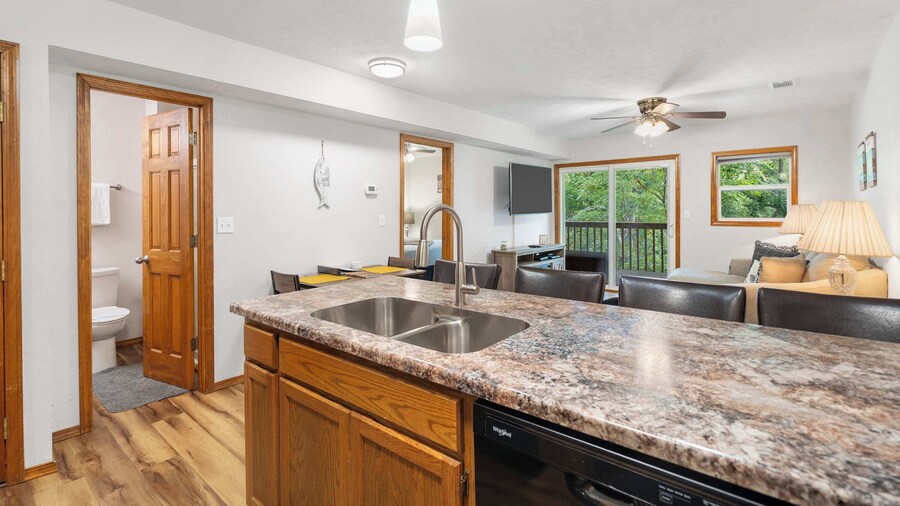 The Greenview Haven: Cozy For 6!