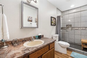 Appartamento, letti multipli, balcone, vista giardino (The Greenview Haven) | Bagno | Asciugamani