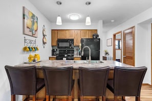 Condo, Multiple Beds, Balcony, Garden View (The Greenview Haven) | Private kitchen